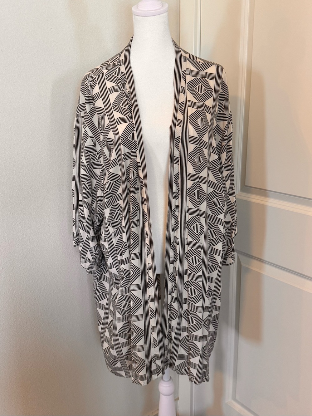 Summer & Rose "Sophia Geo" Geometric Kimono